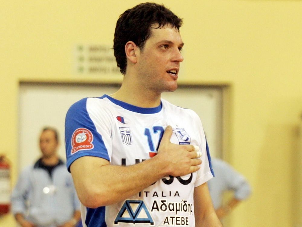 Στο πλάνο και ο Πλάμεν