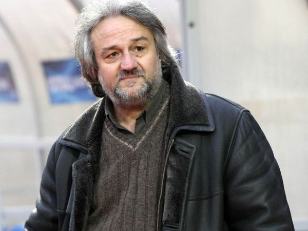 Παρών και ο Κομπότης