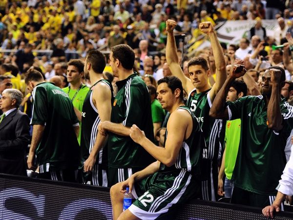 Αποθέωση στο ξενοδοχείο