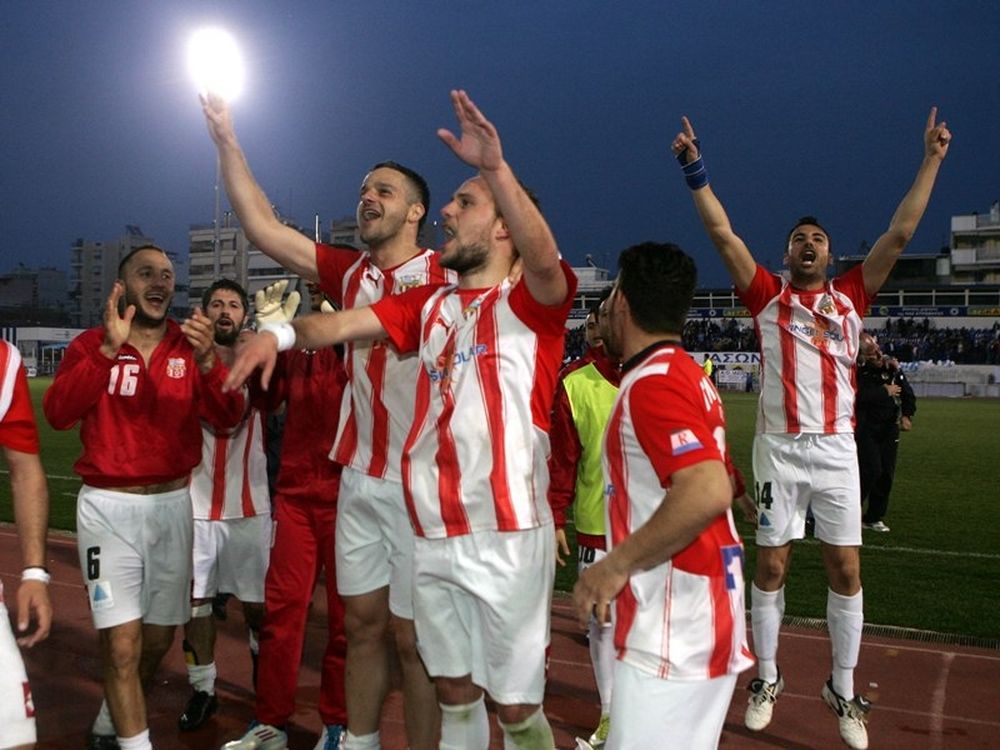 Άλλοι κλαίνε, άλλοι γελάνε