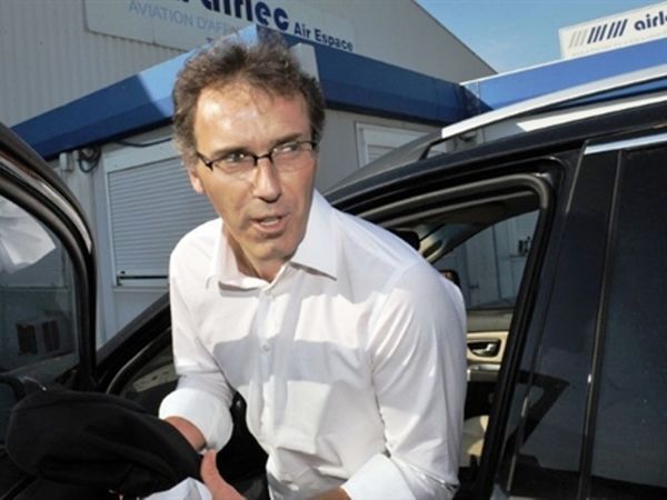 Ζητούν την παραμονή του