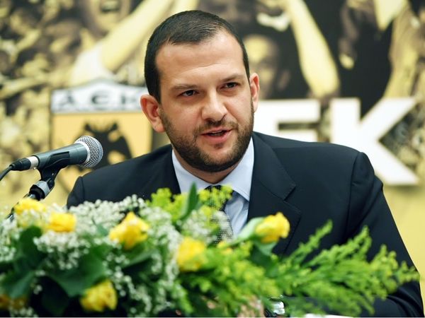 Ζητούνται βλάκες και μάλιστα πολλοί