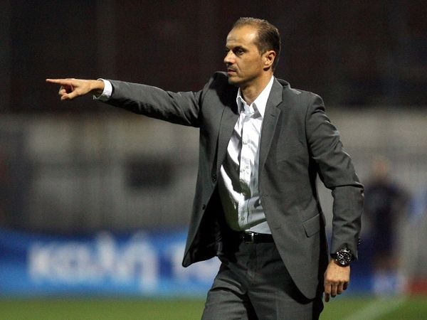 Μένουν τα τυπικά