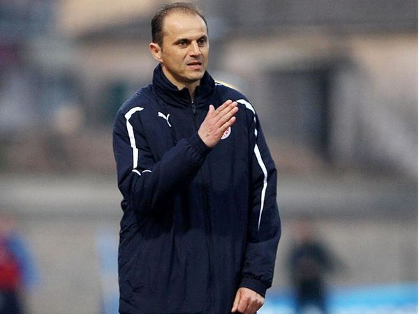 «Τεστάρει» τους υπό δοκιμή… 