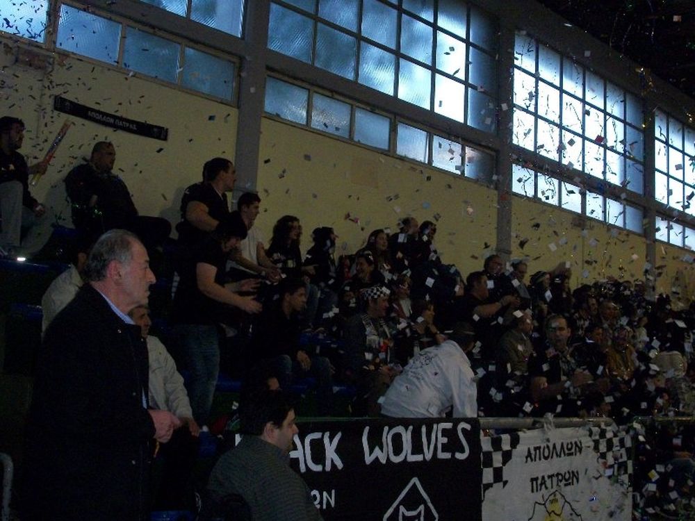 Περιμένουν κόσμο