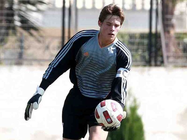 Υπογράφει ο Ταμπάκης