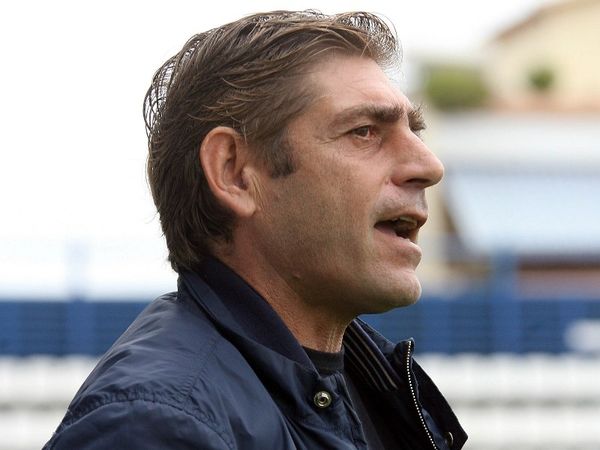 Με μια απουσία…