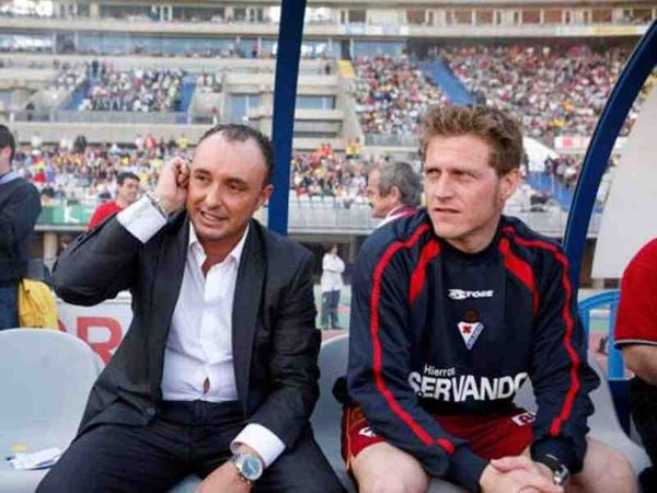 Ξεκαθαρίζει για προπονητή