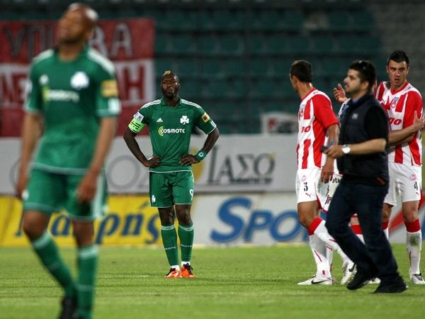 Τον αφήνουν να πιάσει πάτο