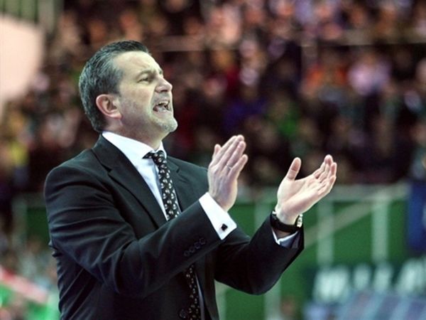 Το σηκώνει ο Ζούρος!