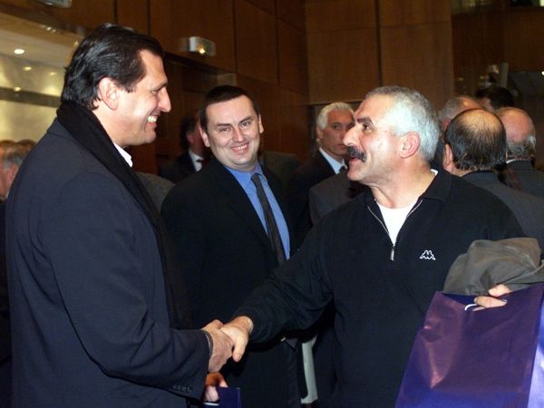 «Καλύτερα να μη βγούμε πρώτοι»