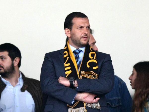 Η ορχήστρα να παίζει