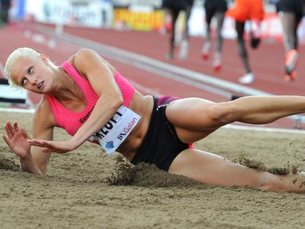 Αποχωρεί η Κλουφτ