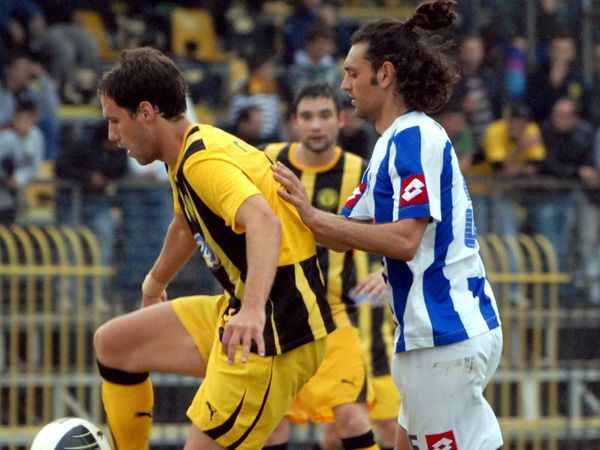 Επαφές με Ρούσση