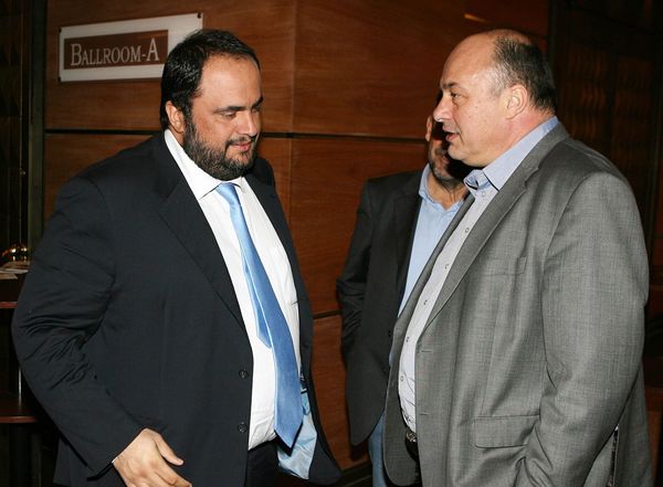 Κοιταχτείτε και ντραπείτε