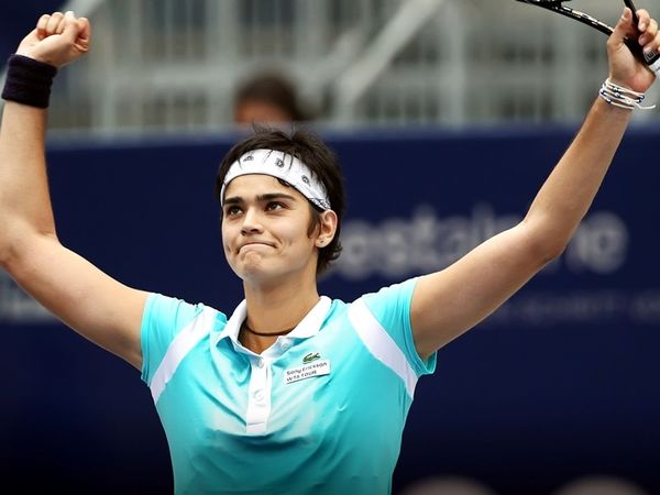 Με την Κρέιμπας η Λένα