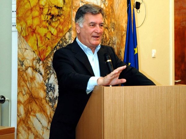 «Θέλω Έλληνες παίκτες»