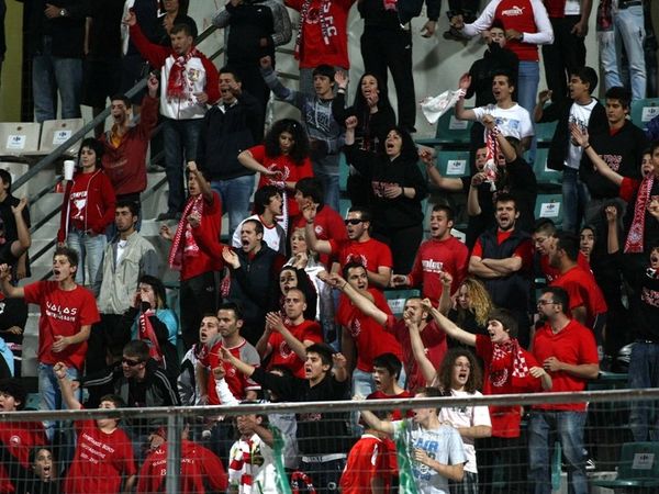 «Ελάτε να τους χειροκροτήσουμε»