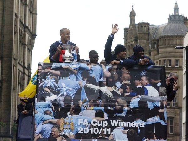 Γαλανόλευκο το Μάντσεστερ 