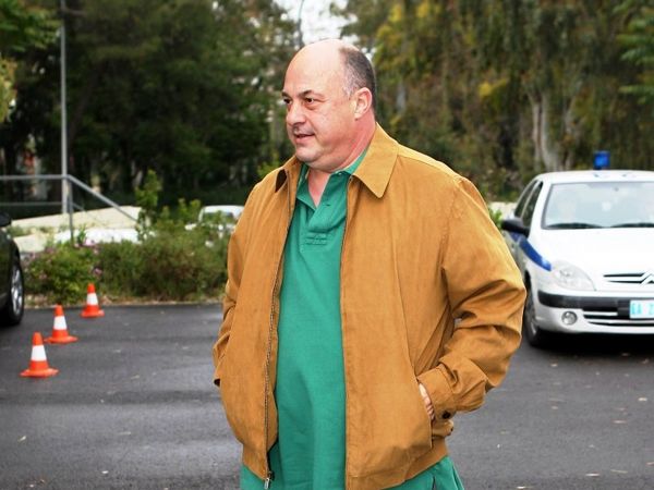 Να επιλέξει τη περηφάνια της