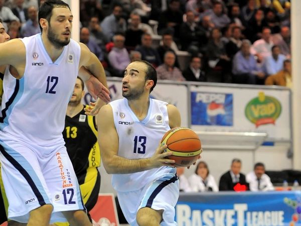 Επαφή με δύο…