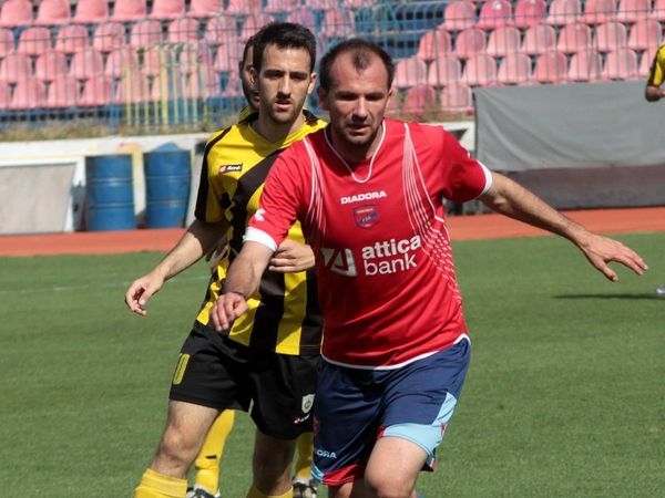 Ξεκαθαρίζει για τους δύο