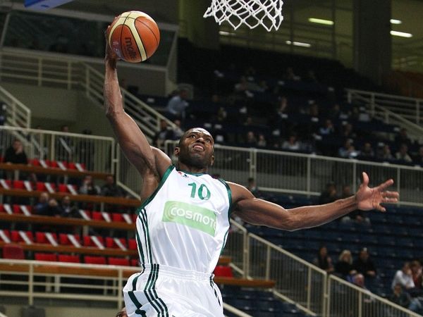 Σάτο: «Άμυνα και συγκέντρωση»