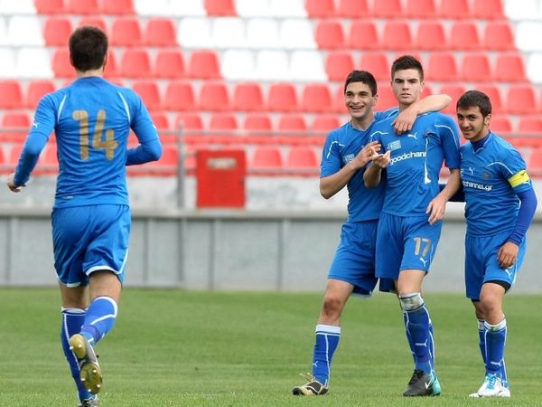 Νίκη για τους νέους