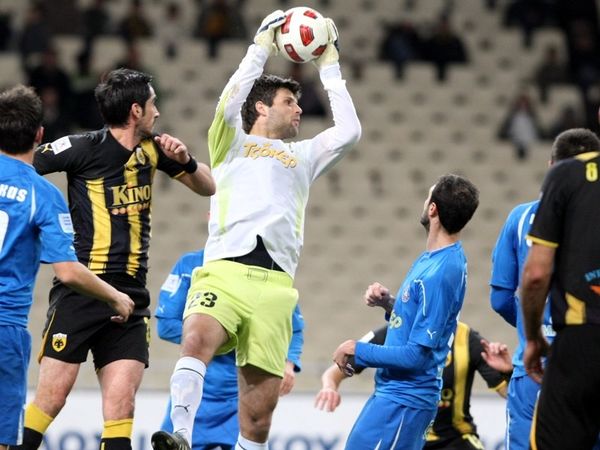 «Με κολακεύει το ενδιαφέρον τους»