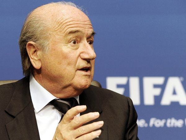 Απών ο Μπλάτερ 