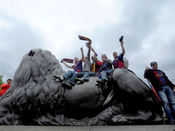 Προς τη δόξα τραβά…