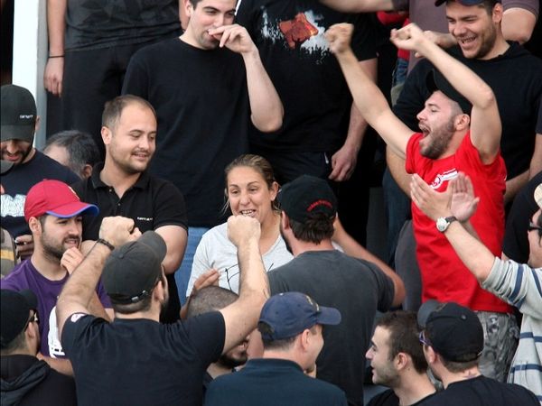 Η Καμμένου και οι οπαδοί