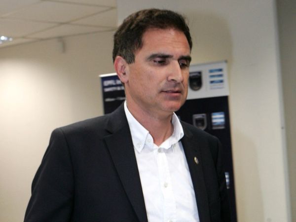 Mποροβήλος: «Πρέπει να περιμένουμε»   