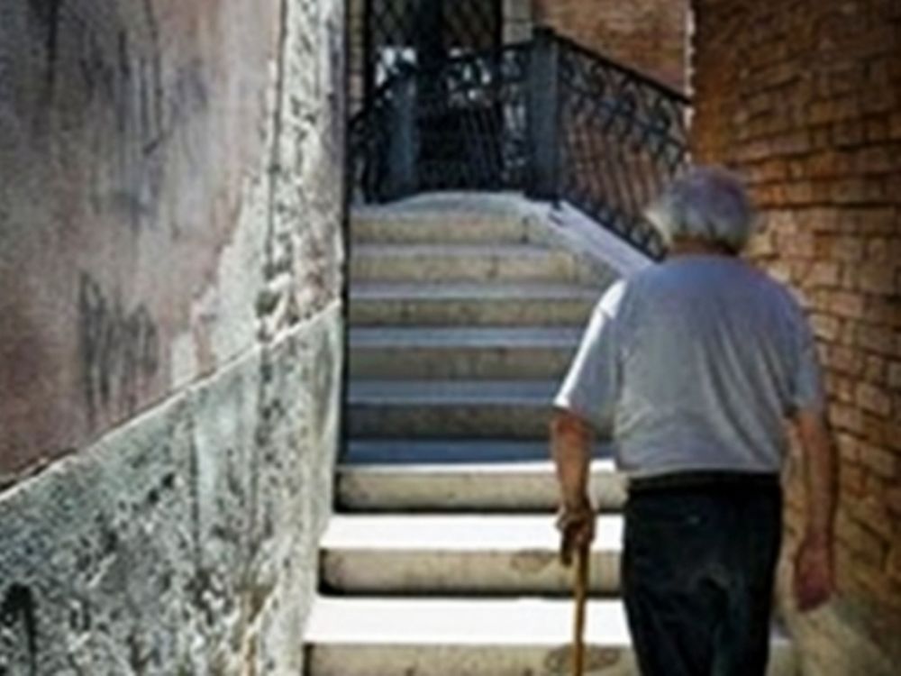 Θύμα απατεώνα ηλικιωμένος 