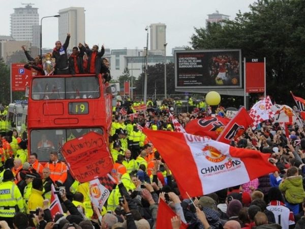 Έτσι γλεντούν στο Μάντσεστερ!(phs+vd)