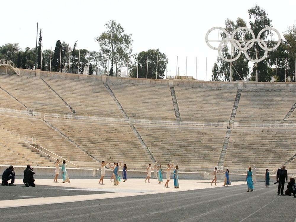 Επισκέπτες, Νο 100.000 