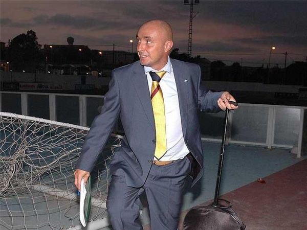  Στο ακουστικό του ο Ουρίμπε