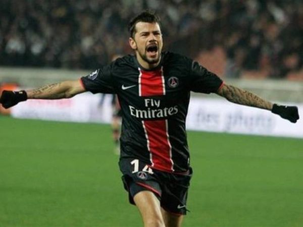  «Γλυκοκοιτάζει» Κέζμαν