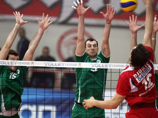 Ακούει κανείς;