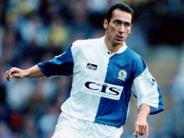 Ένα τρένο γεμάτο με ρόδα