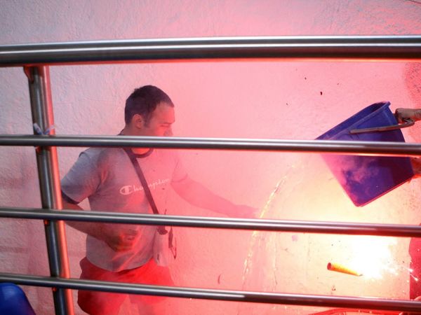 Φωτοβολίδες στο «Αλεξάνδρειο»
