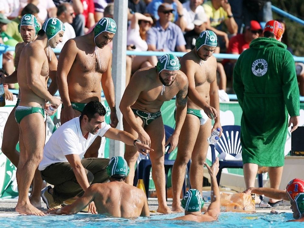 «Ερυθρόλευκη χούντα»...