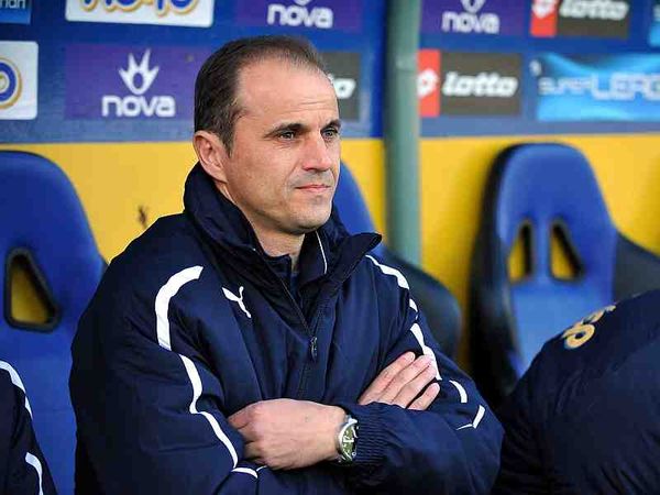 Περιμένει απαντήσεις