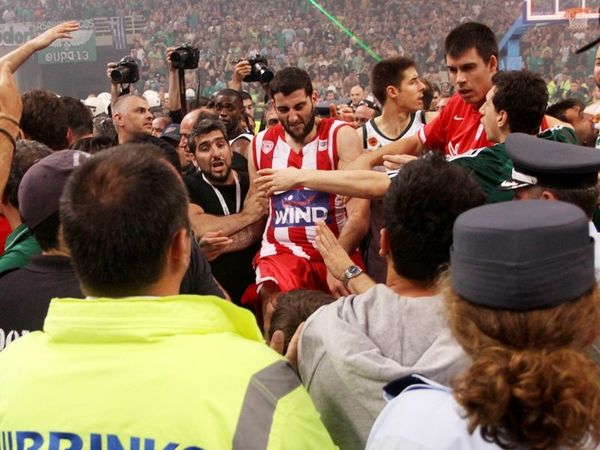 Αγανακτισμένοι φίλαθλοι ξυπνήστε!