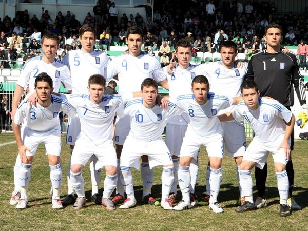 Πέντε «κυανέρυθροι» στην Παίδων