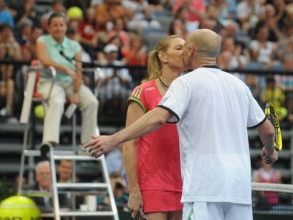 Τα φιλιά των Αγκάσι – Γκραφ