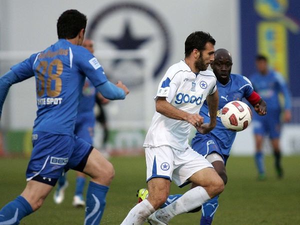  Συνεργασία με τη Hummel