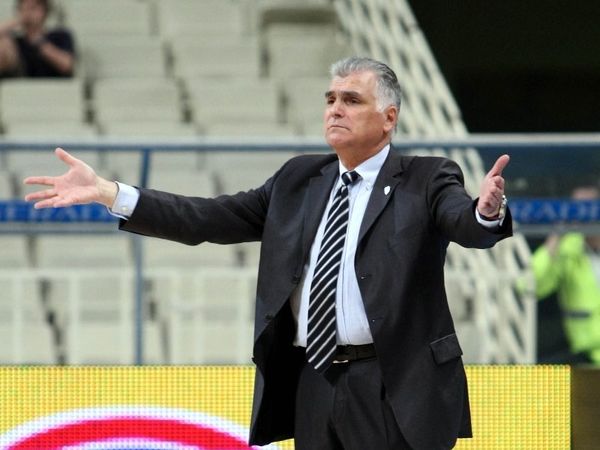 Στην ούγια έγραφε Μαρκόπουλος