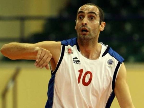 Καλαμπόκης: «Οικονομική διαφορά»