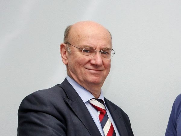 Βλέπει θετικά την πρόταση